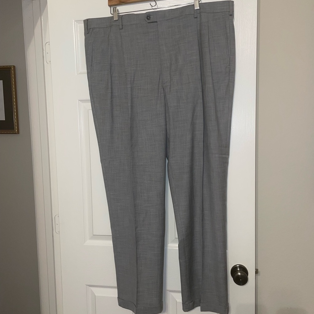 Men’s Roundtree&Yorke Big&Tall Non-Iron Pleated Classic Fit Dress Pants 44x32